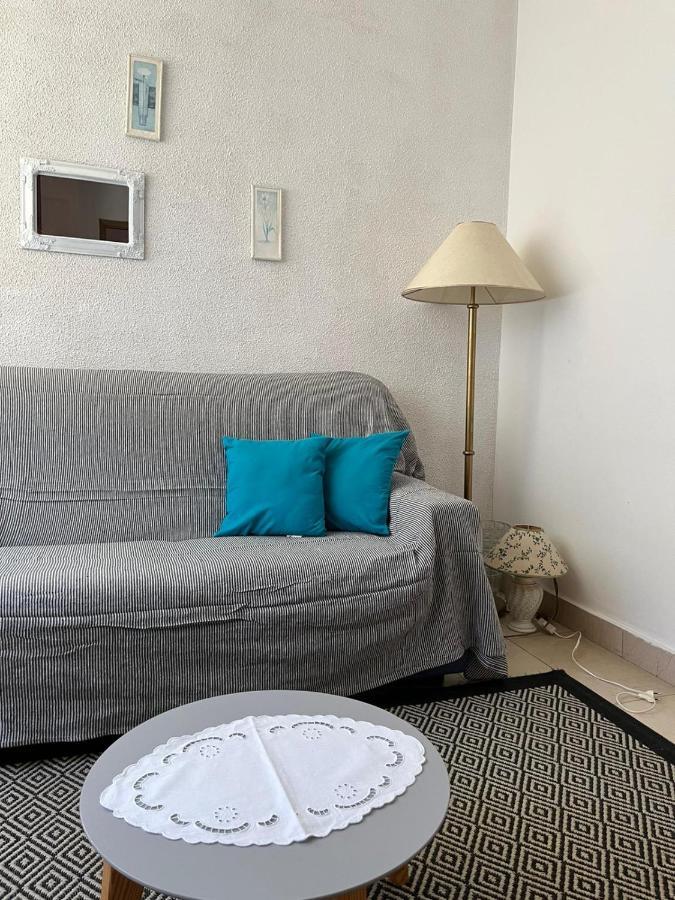 Apartment With Swimming Pool Jelsa  Exterior photo