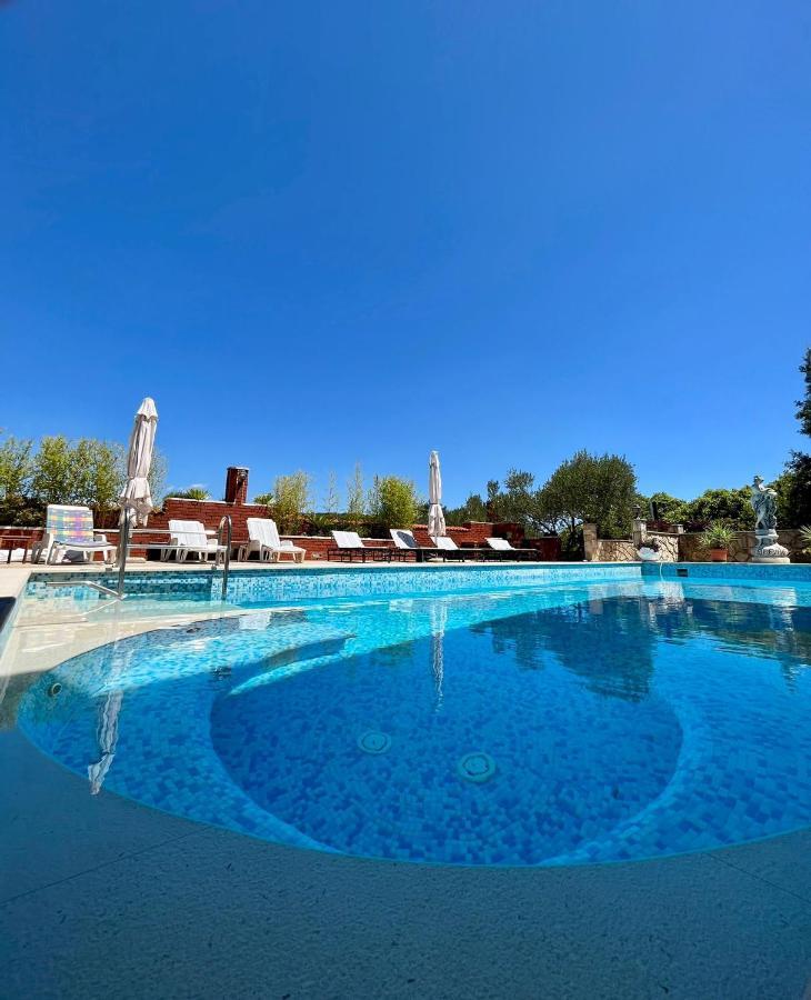 Apartment With Swimming Pool Jelsa  Exterior photo