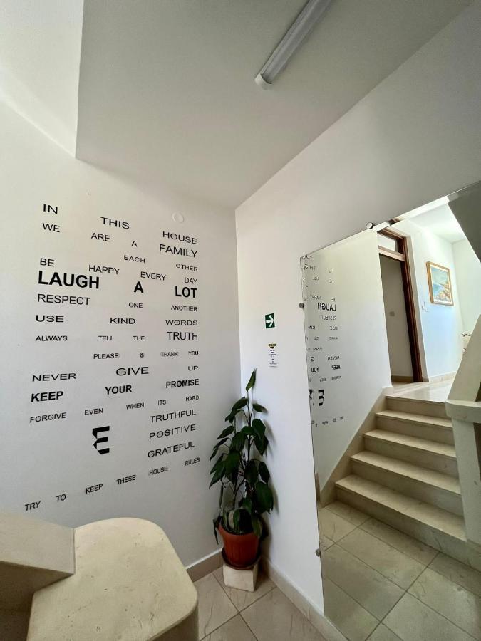 Apartment With Swimming Pool Jelsa  Exterior photo