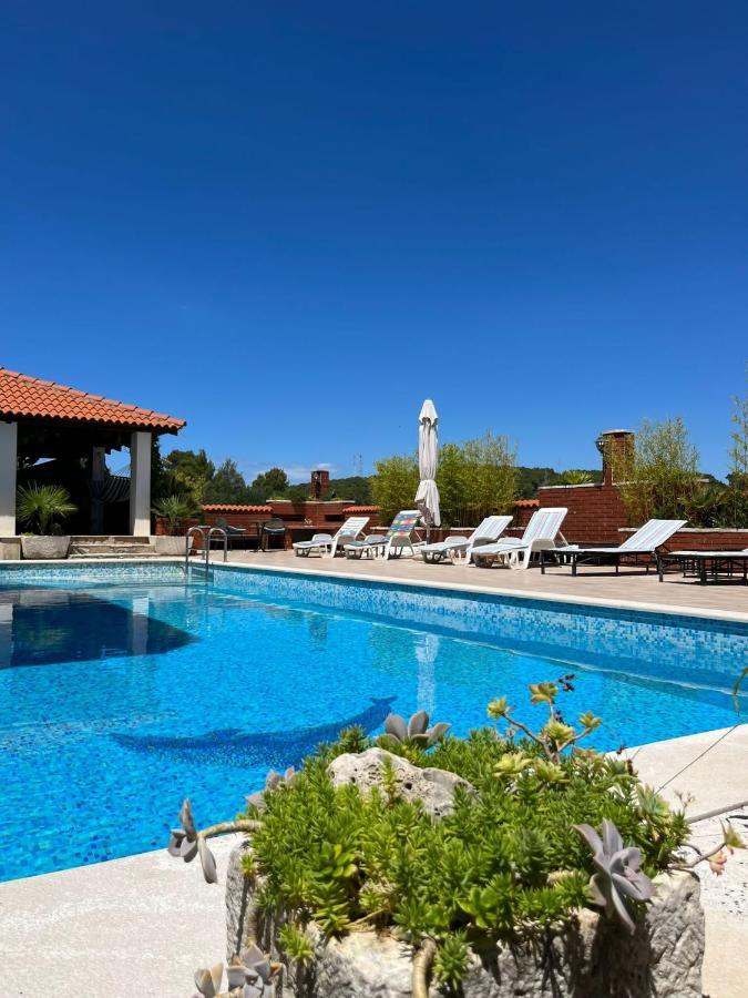 Apartment With Swimming Pool Jelsa  Exterior photo